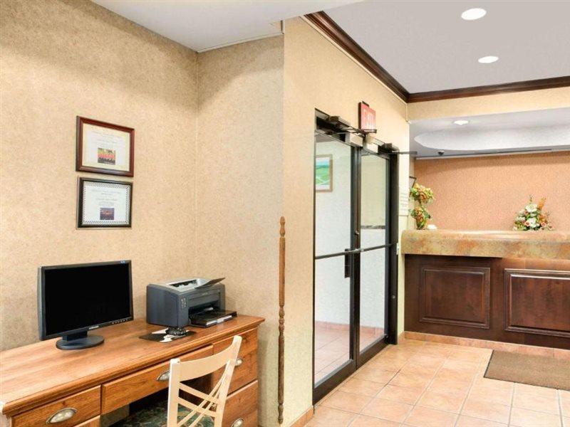 Super 8 By Wyndham Grayville Exterior photo