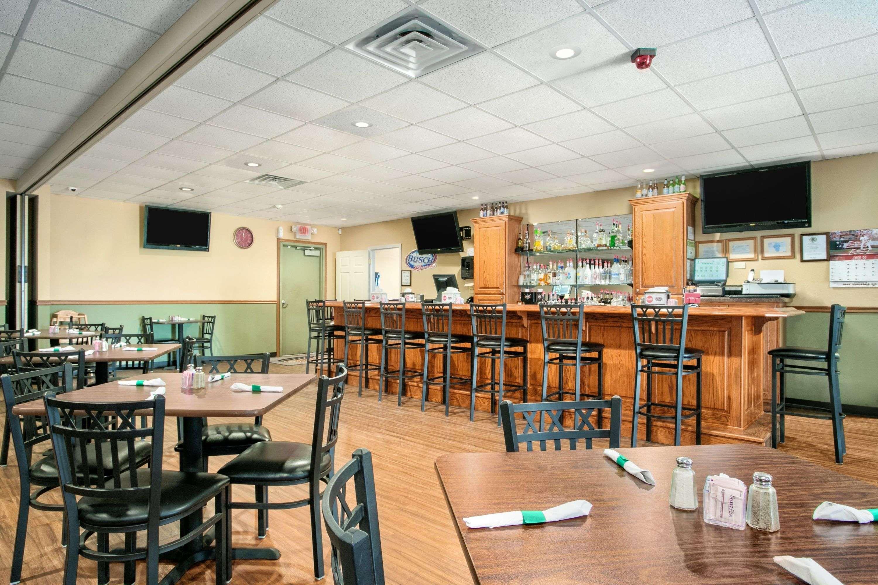 Super 8 By Wyndham Grayville Exterior photo