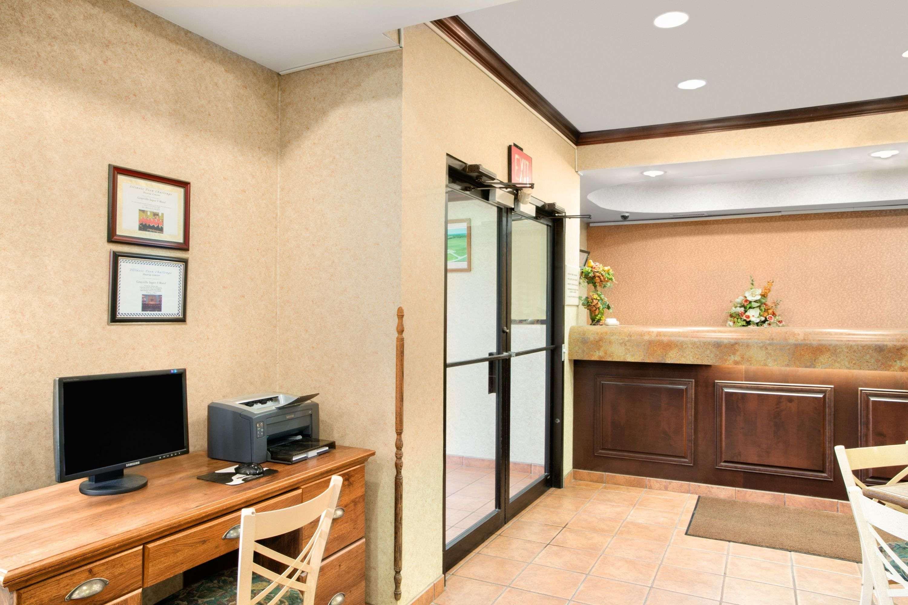 Super 8 By Wyndham Grayville Exterior photo